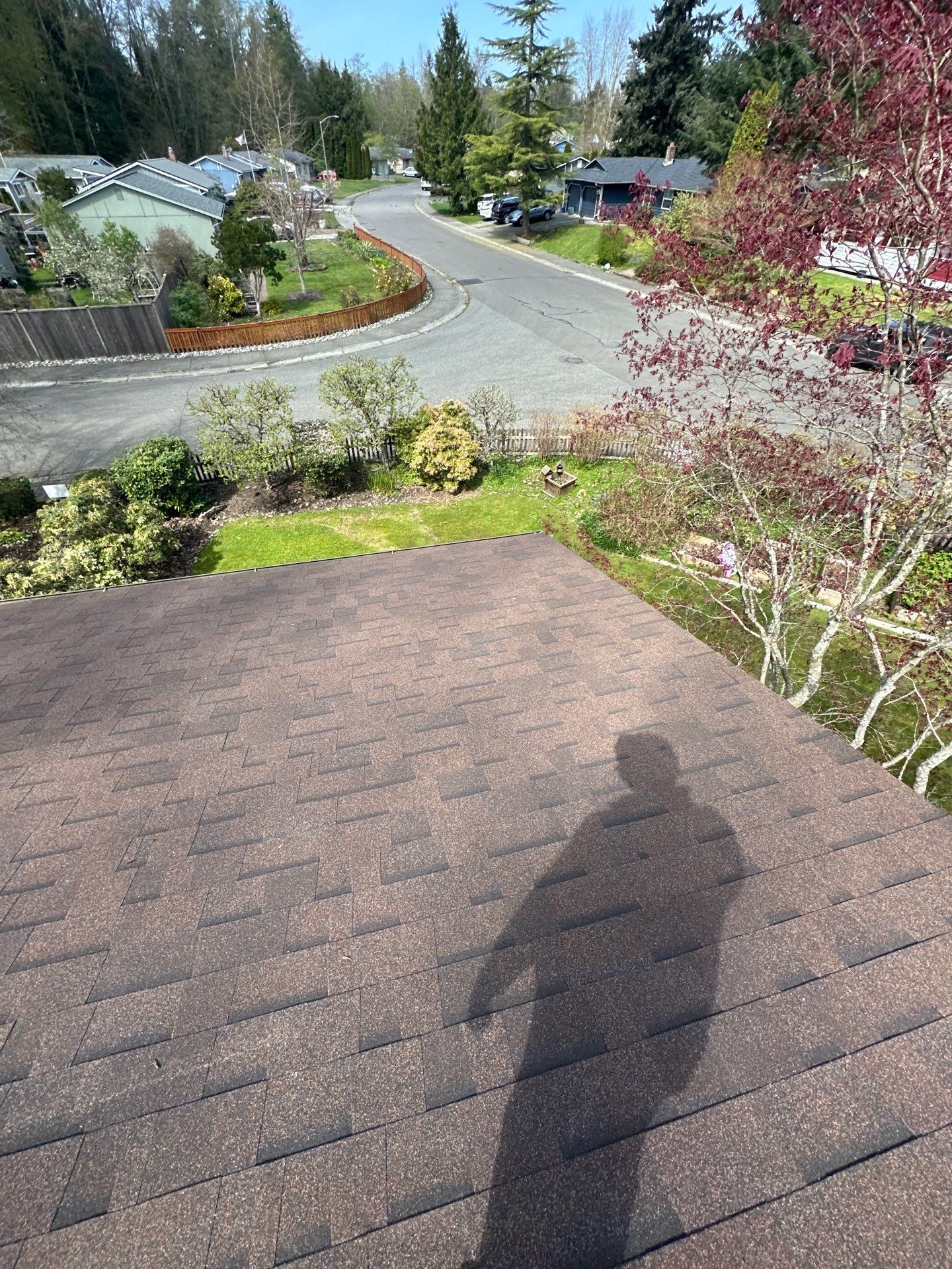 Close-up of Antique Brown asphalt shingle roof finish in Everett, WA