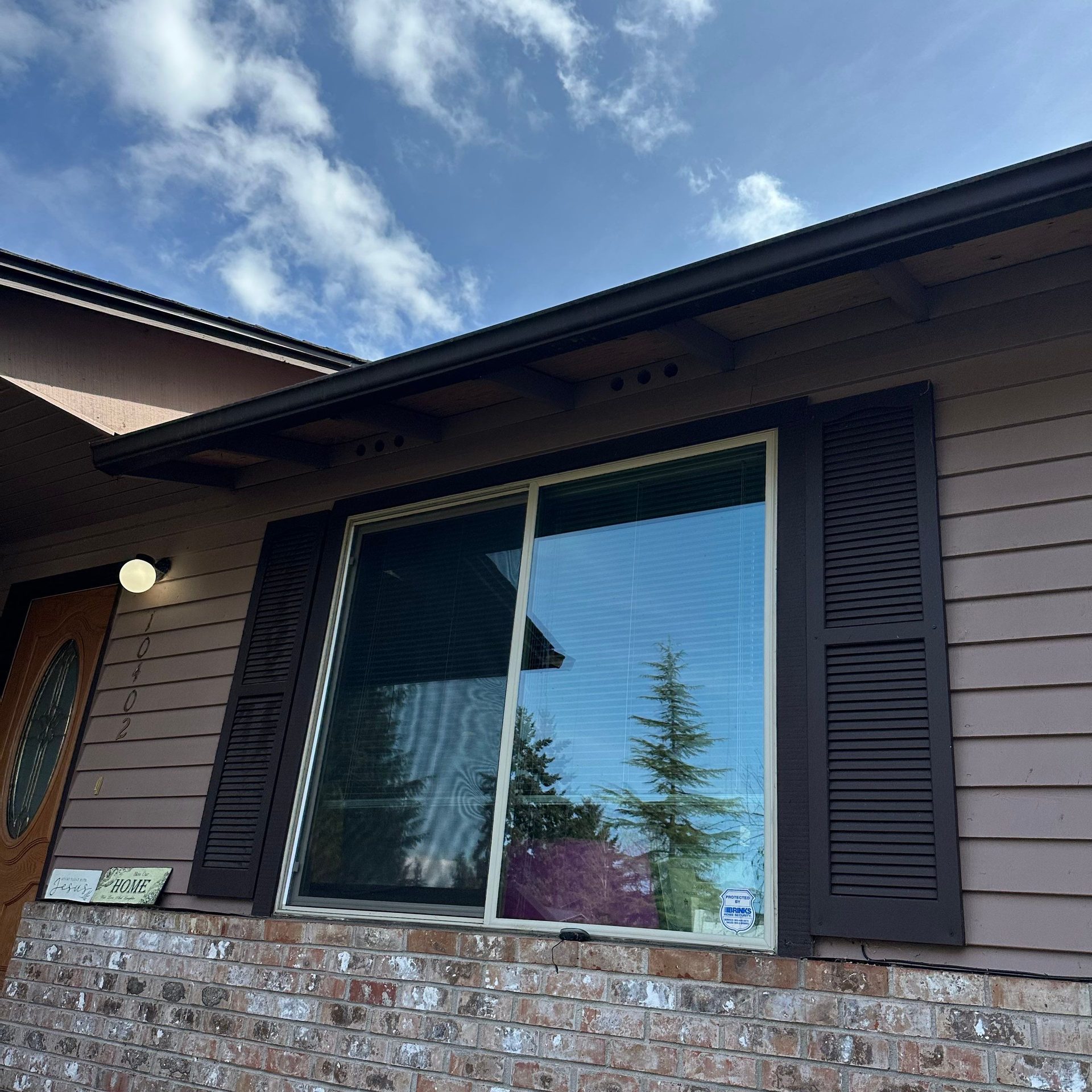 Wide angle of completed Antique Brown asphalt shingle roof in Everett, WA