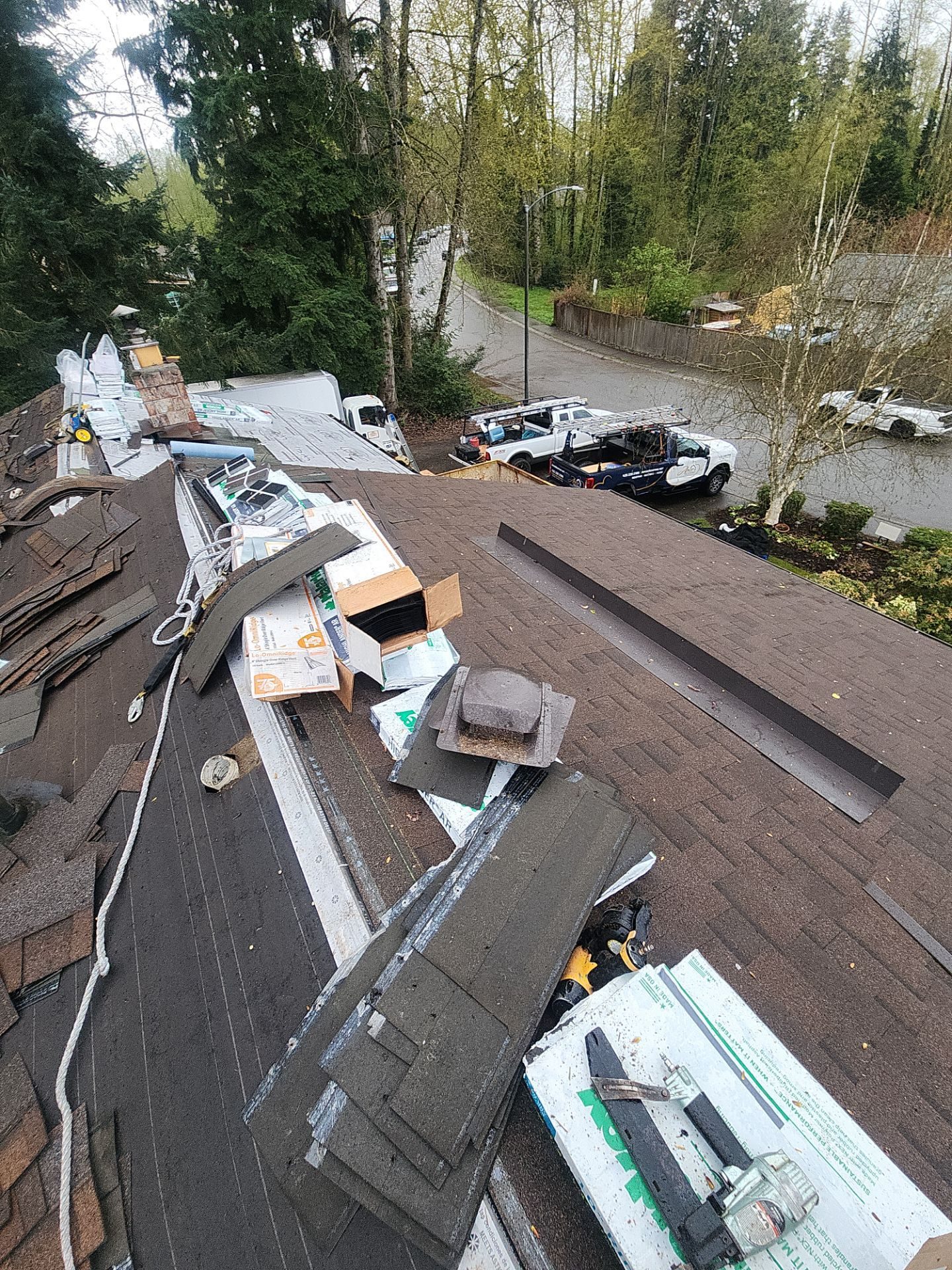 Amor Roofing site documentation: substrate preparation for Antique Brown asphalt shingle install in Everett, WA