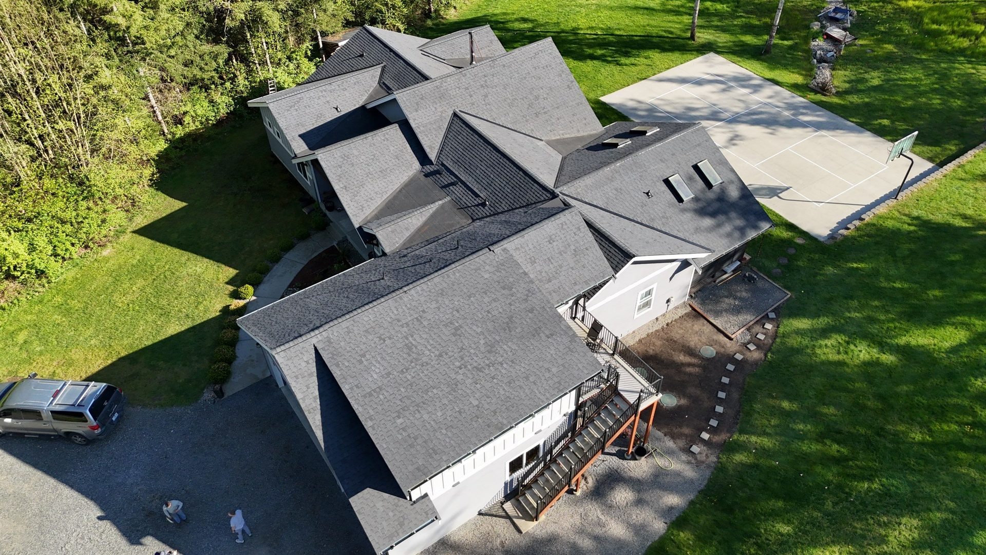 Charcoal asphalt shingle roof installation by Amor Roofing in Lake Stevens, WA