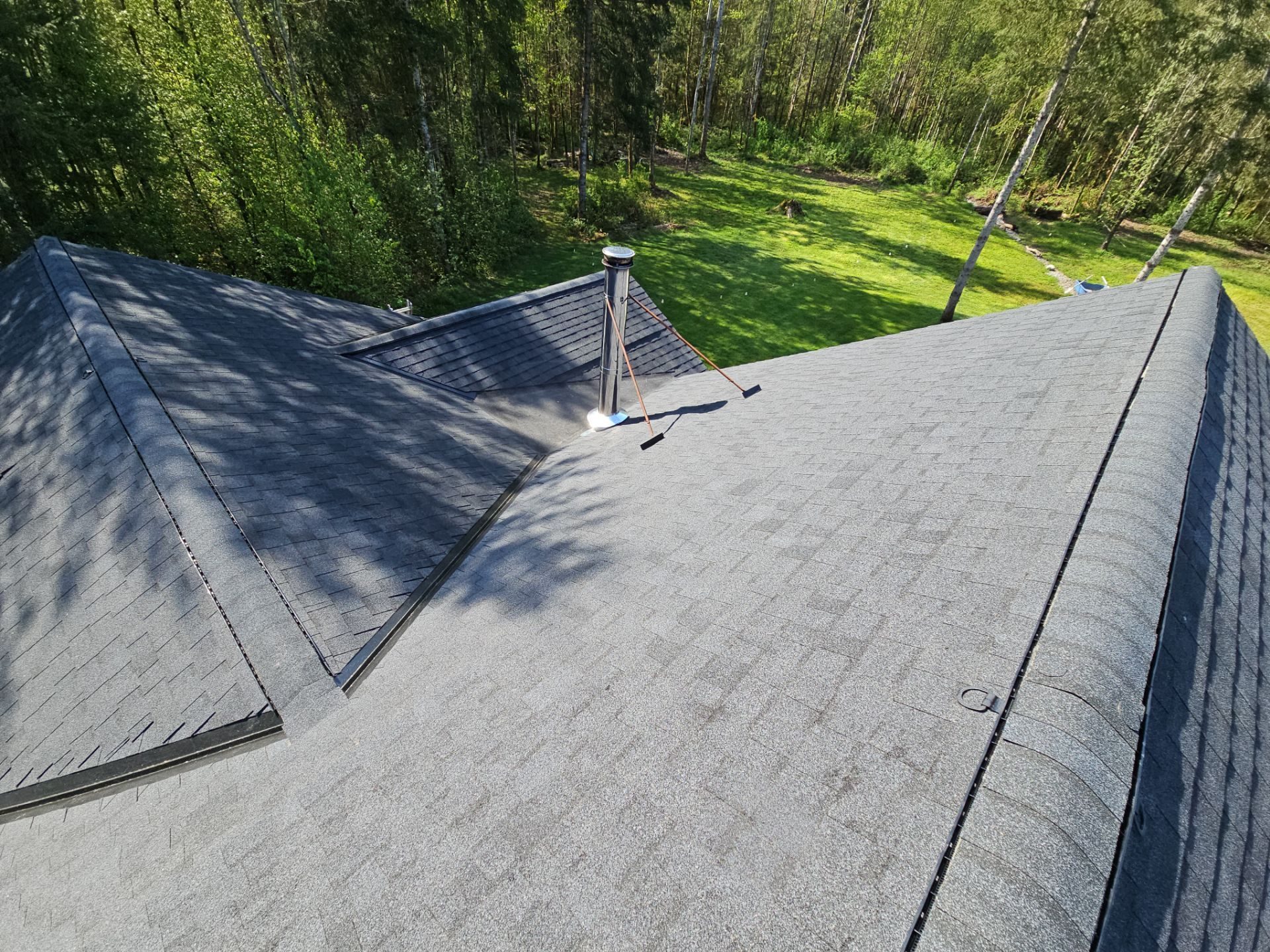 Charcoal asphalt shingle roof transition and flashing detail in Lake Stevens, WA