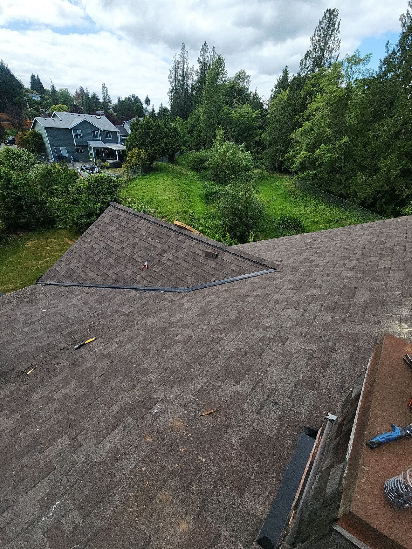 Detail of Heather Grey asphalt shingle roof showing craftsmanship in Lake Stevens, WA