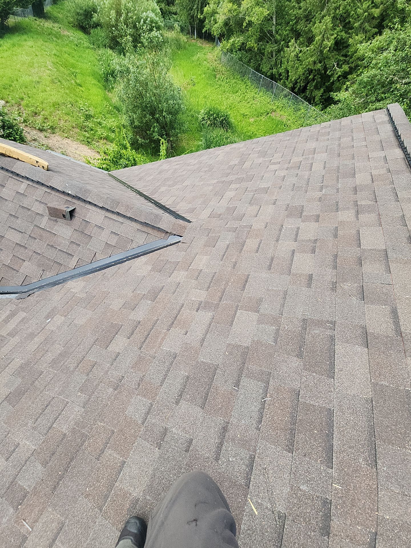 Heather Grey asphalt shingle roof installation by Amor Roofing in Lake Stevens, WA