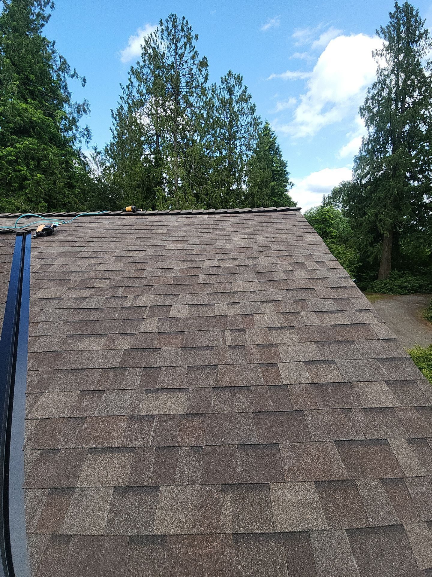 Close-up of Heather Grey asphalt shingle roof finish in Lake Stevens, WA