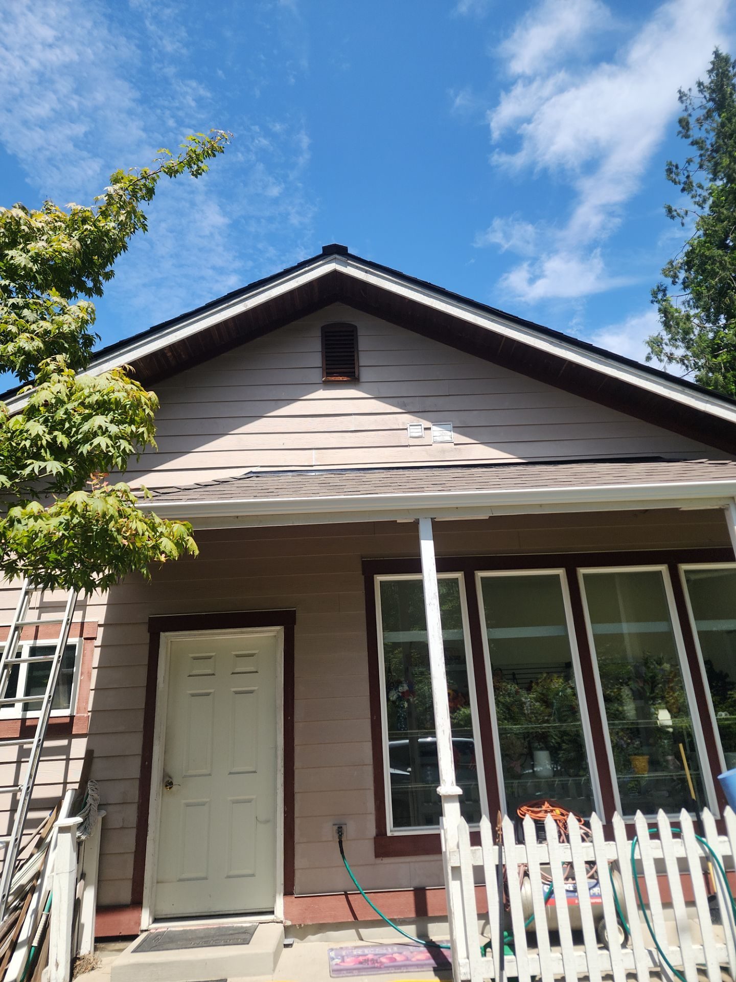 Heather Grey asphalt shingle roof line and edge detail in Lake Stevens, WA