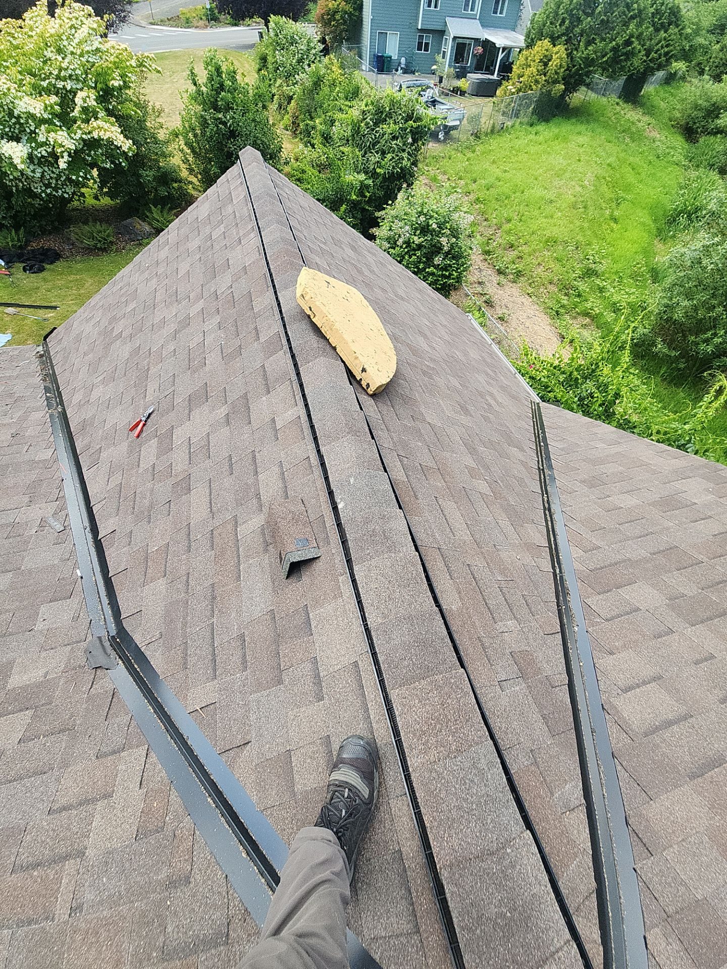 Heather Grey asphalt shingle roof installation on Lake Stevens, WA home, full property context
