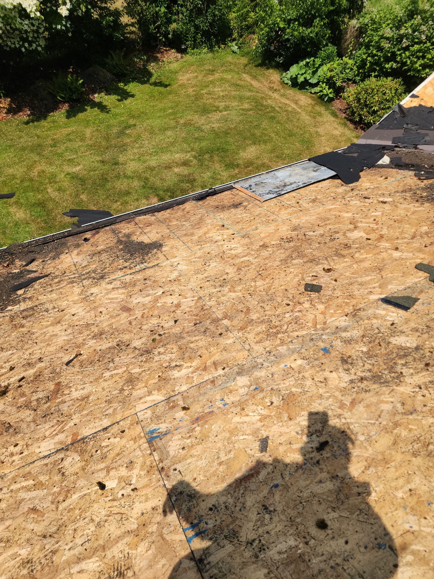 Tear-off and substrate exposure during Heather Grey asphalt shingle install in Lake Stevens, WA