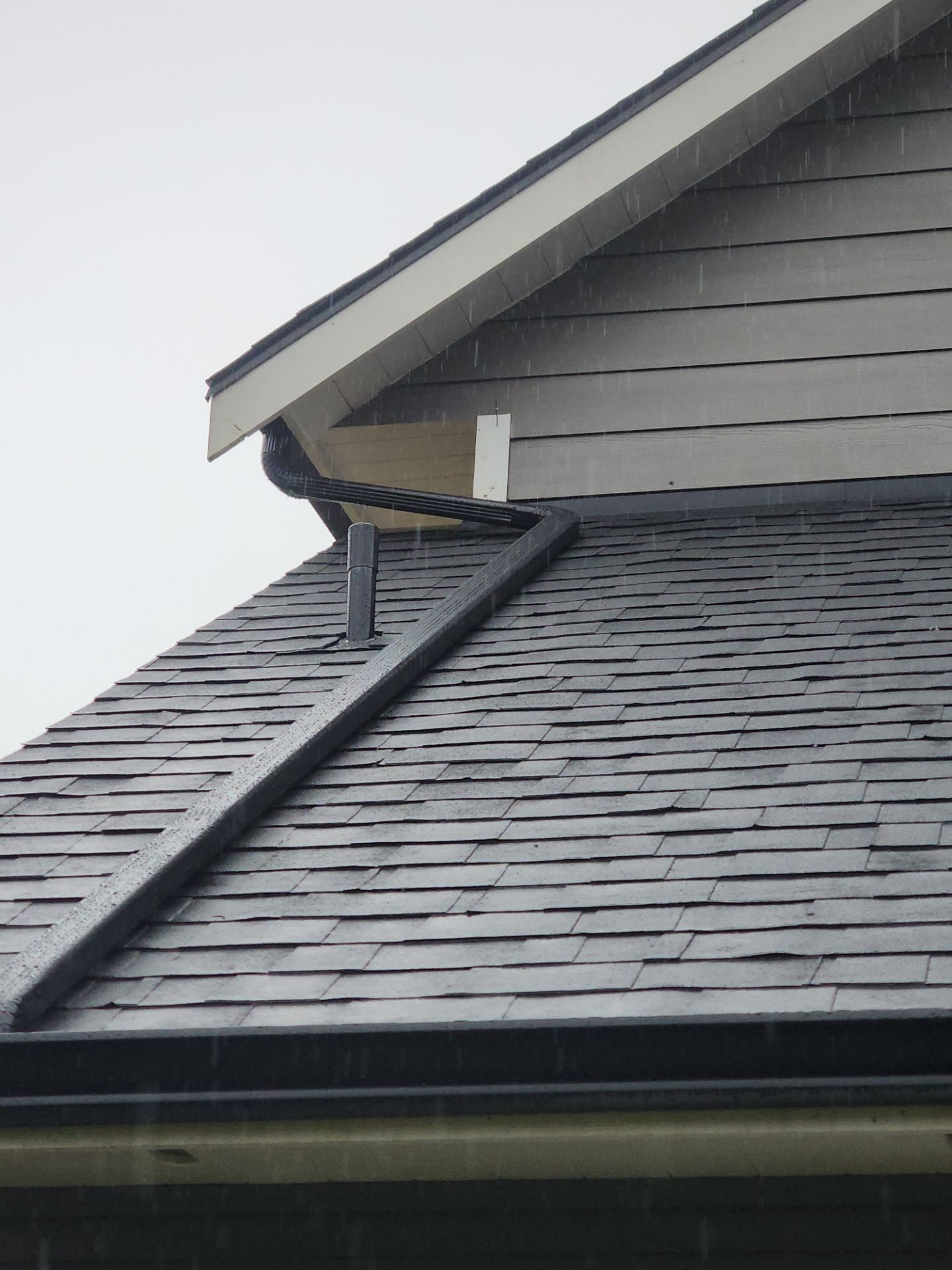 Midnight Black asphalt shingle roof installation by Amor Roofing in Snohomish, WA