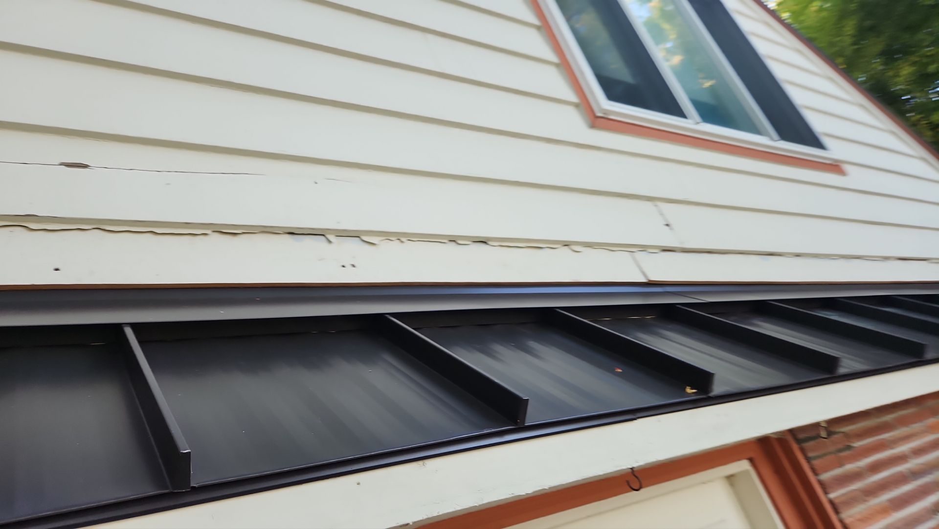 Medium Bronze standing seam metal roof line and edge detail in Bellevue, WA