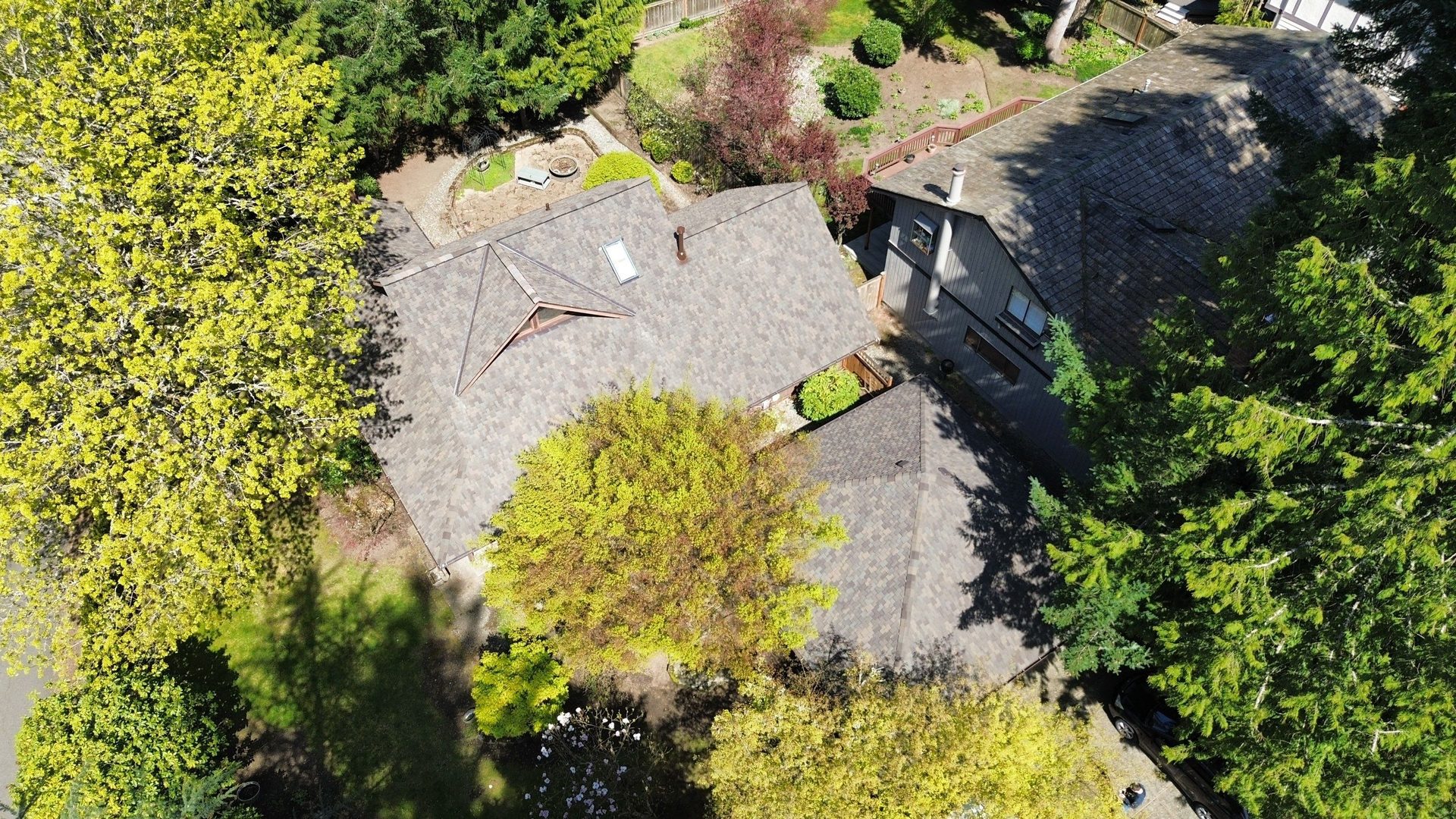 Detail of Autumn Blend CertainTeed Presidential asphalt shingle roof showing craftsmanship in Mill Creek, WA