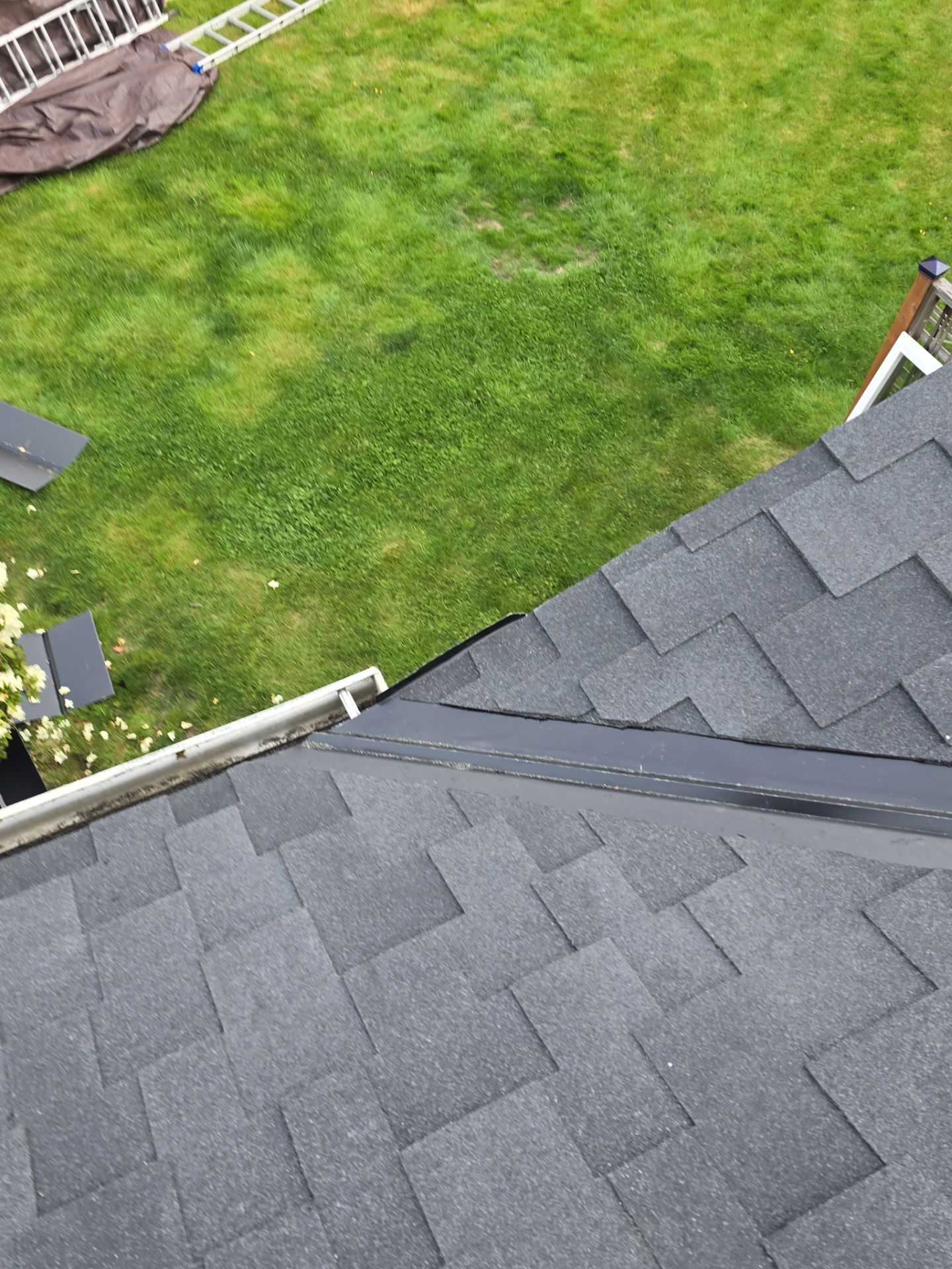 Close-up of Midnight Black CertainTeed Presidential asphalt shingle roof finish in Brier, WA