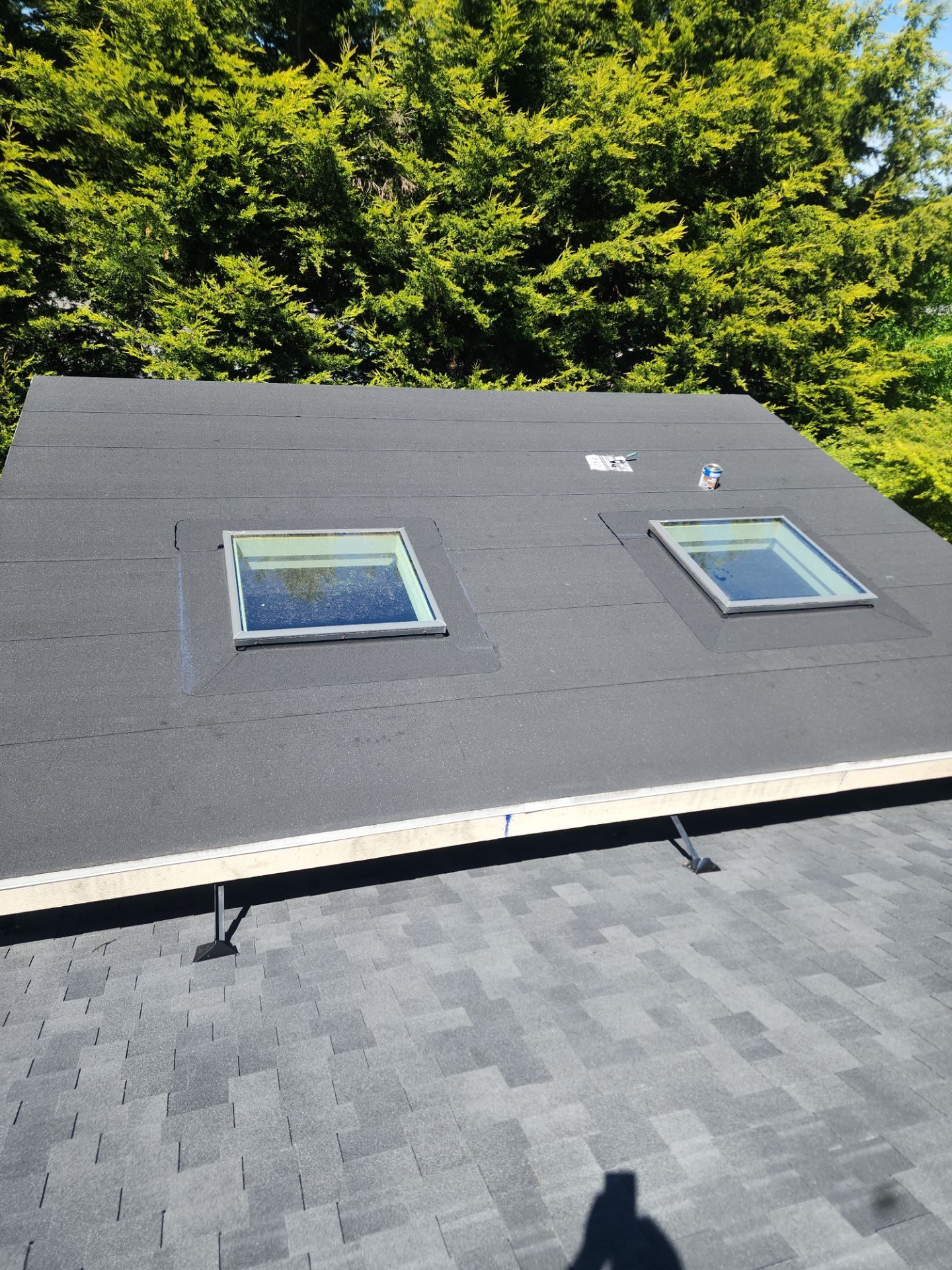 Midnight Black CertainTeed Presidential asphalt shingle roof line and edge detail in Brier, WA